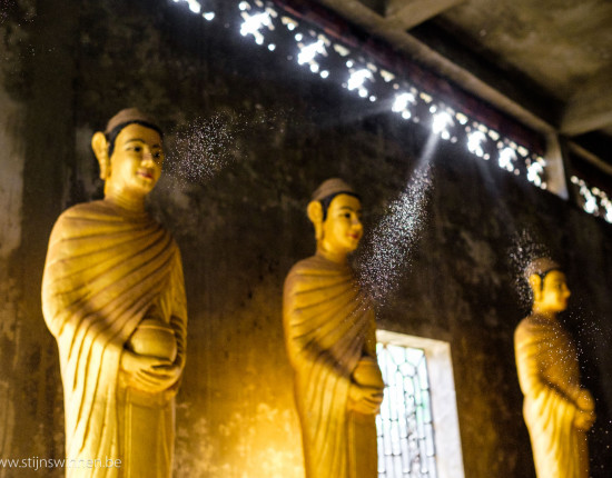 Rays of light in front of golden statues